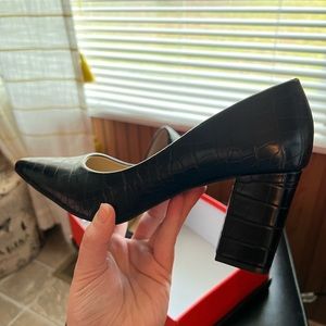 Lulus black alligator print high heels